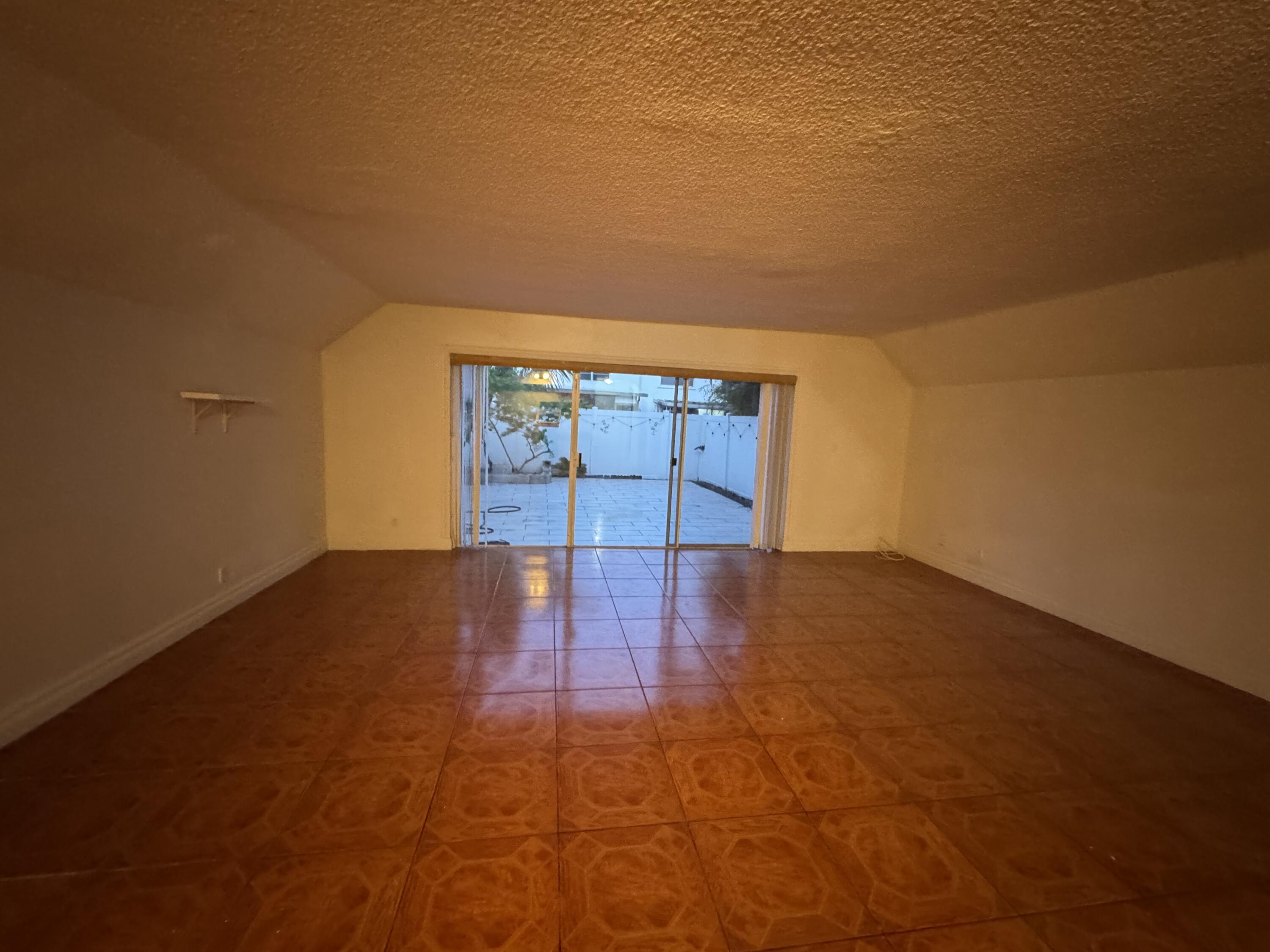 3904 SW 67th Way — Photo 4