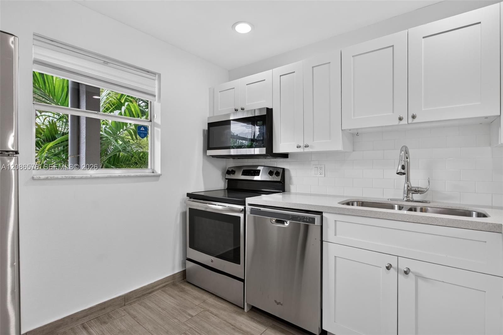 2980 Riverside Dr # 3 — Photo 3