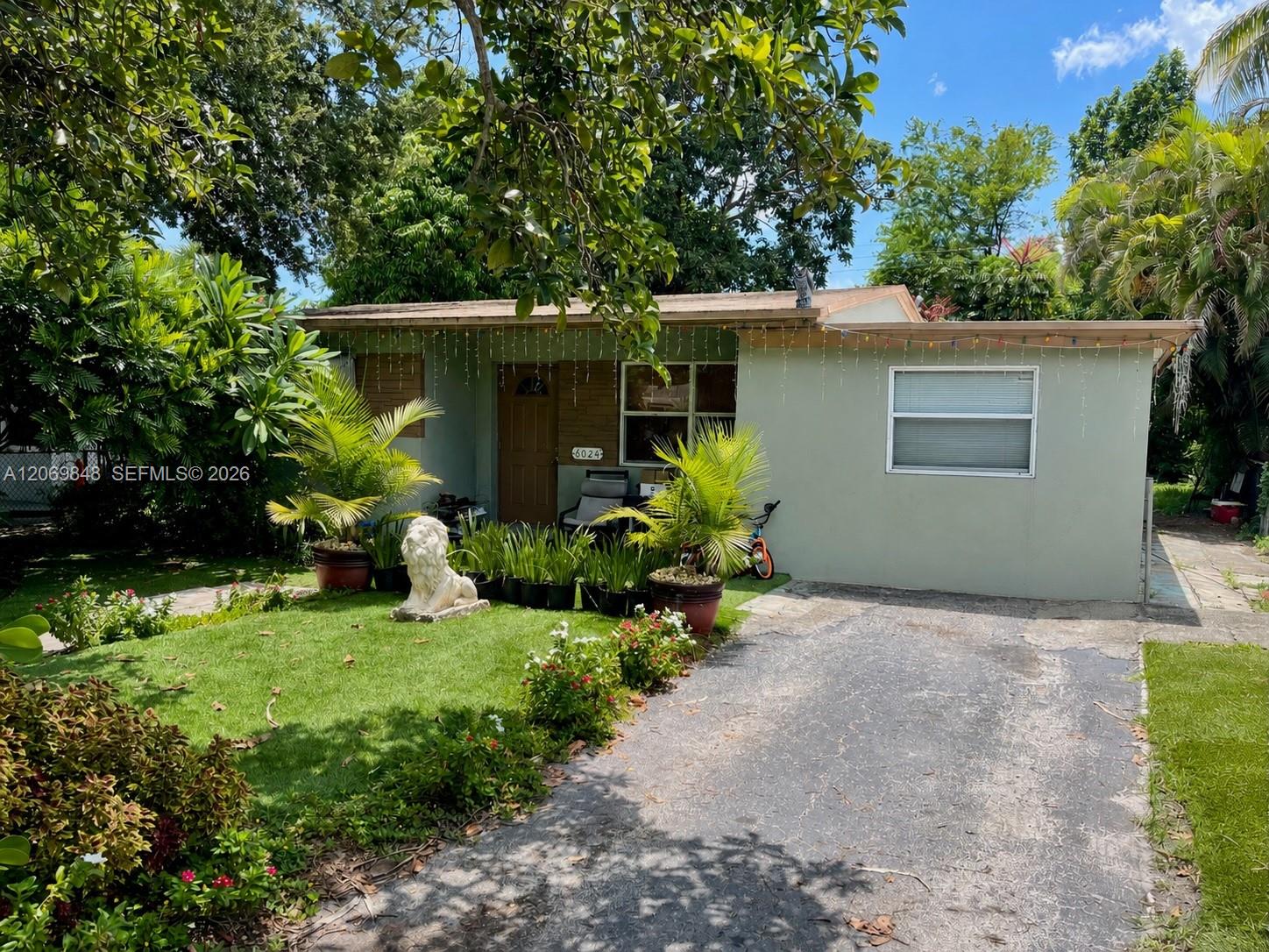 6024 Dewey St, Hollywood FL 33023