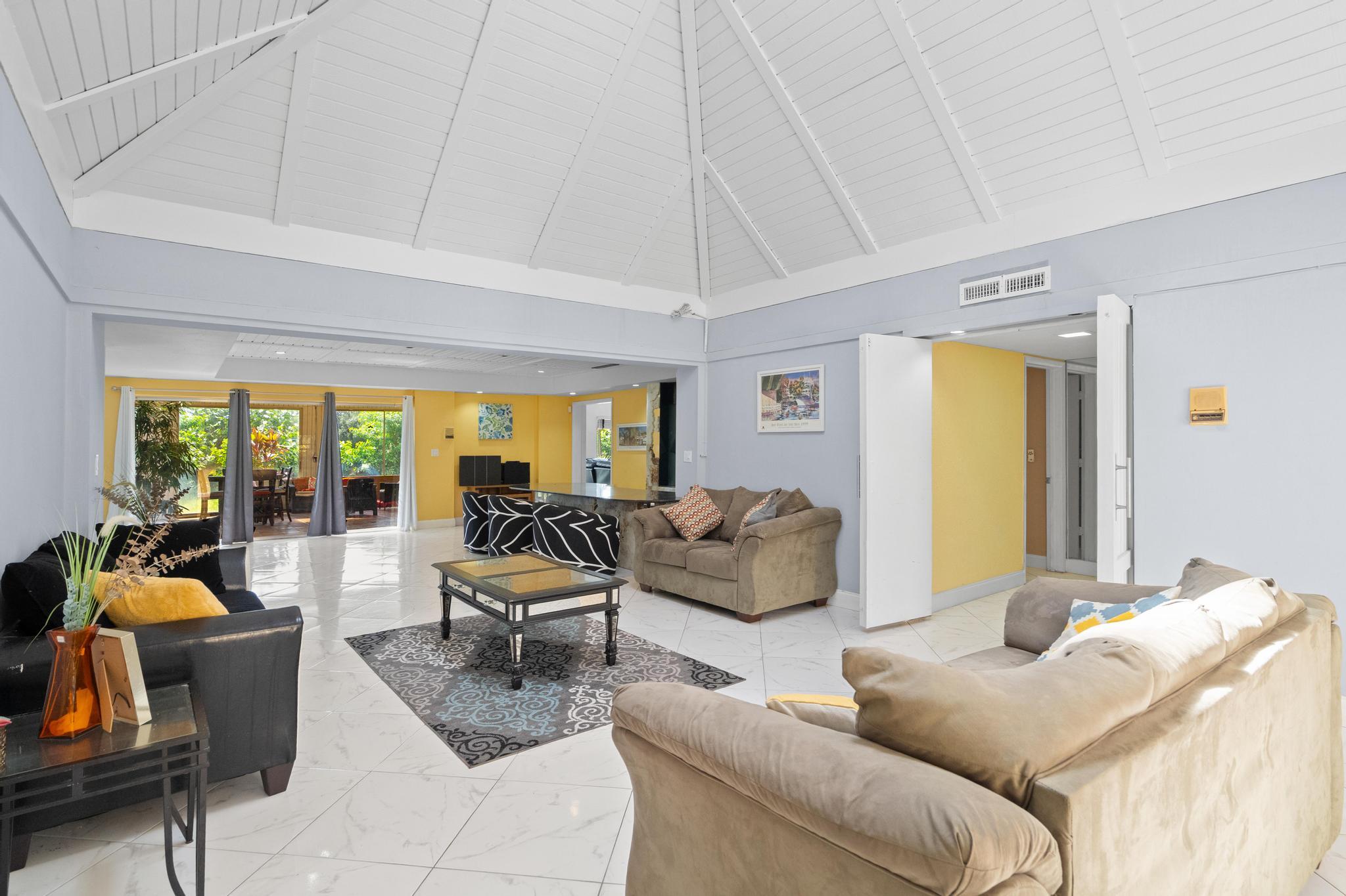 5104 White Oak Lane E — Photo 4