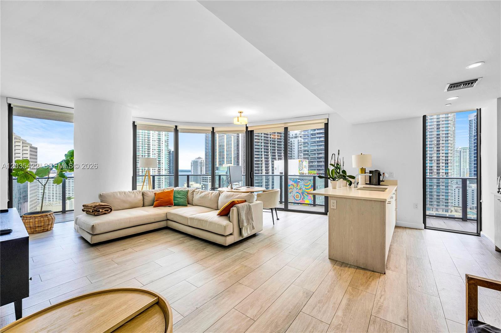 45 SW 9th St # 2103, Miami FL 33130