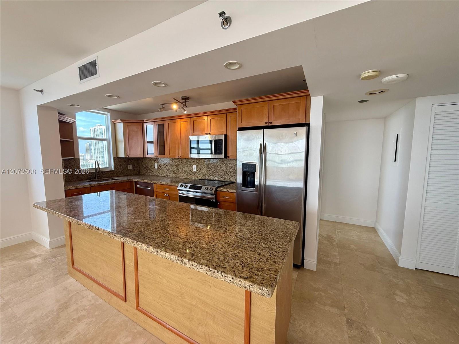 770 Claughton Island Dr # 2016 — Photo 4