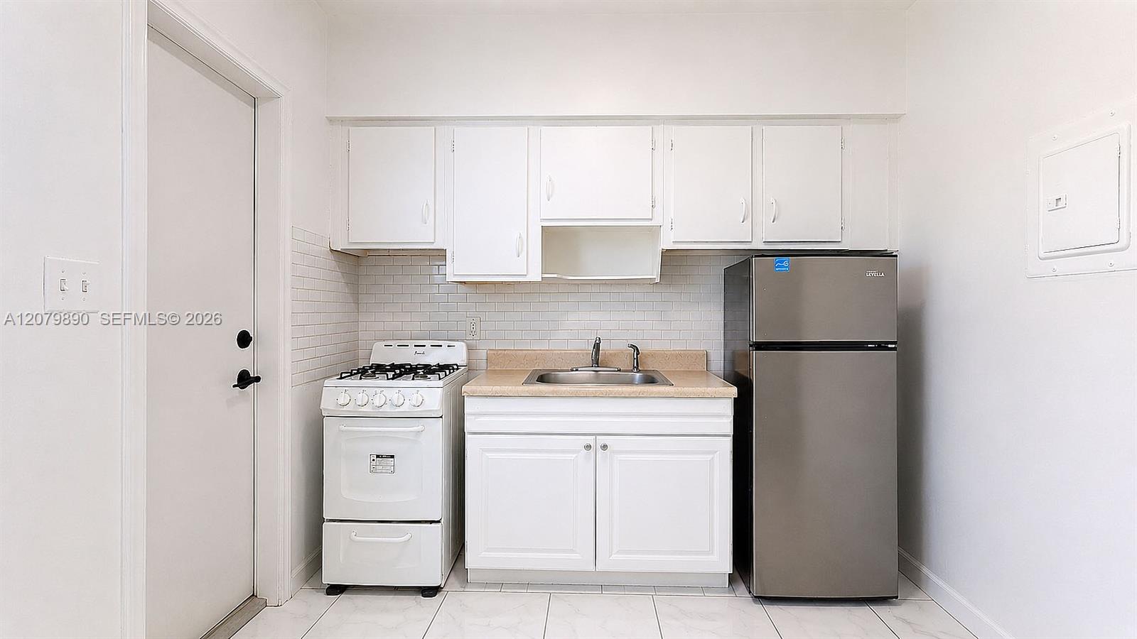 2499 SW 27th St # 3 — Photo 2