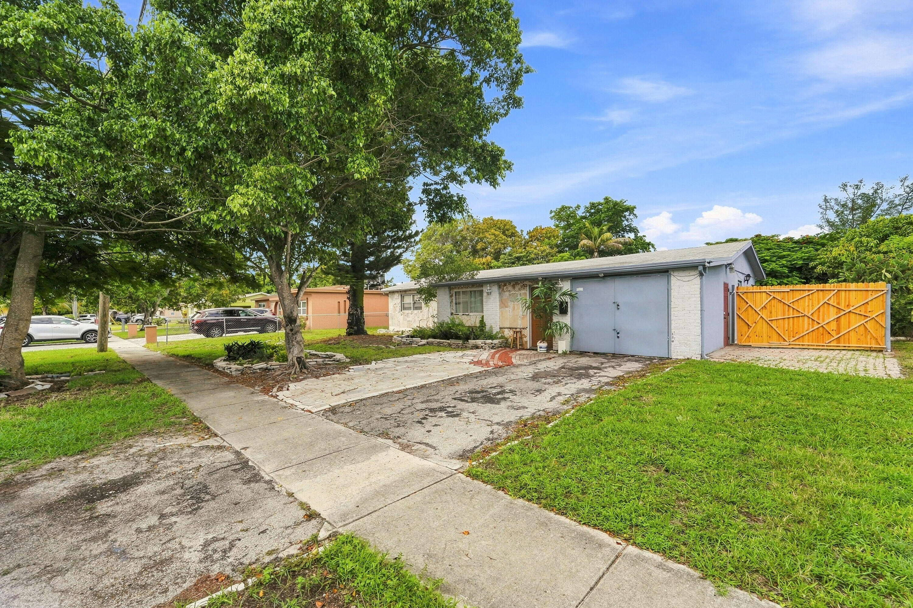 4031 NW 7th Avenue — Photo 2