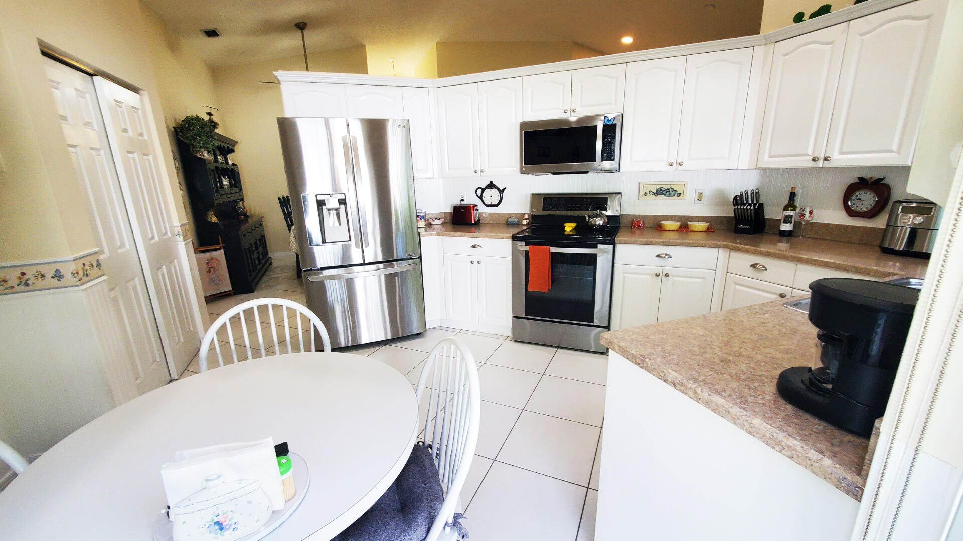5403 NW 55th Terrace — Photo 5