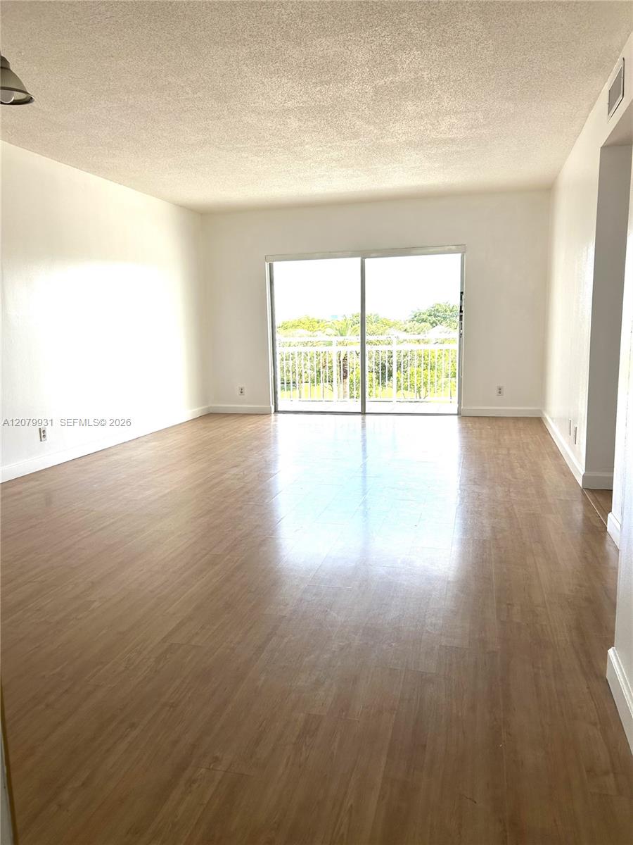 4400 Hillcrest Dr # 402B — Photo 2