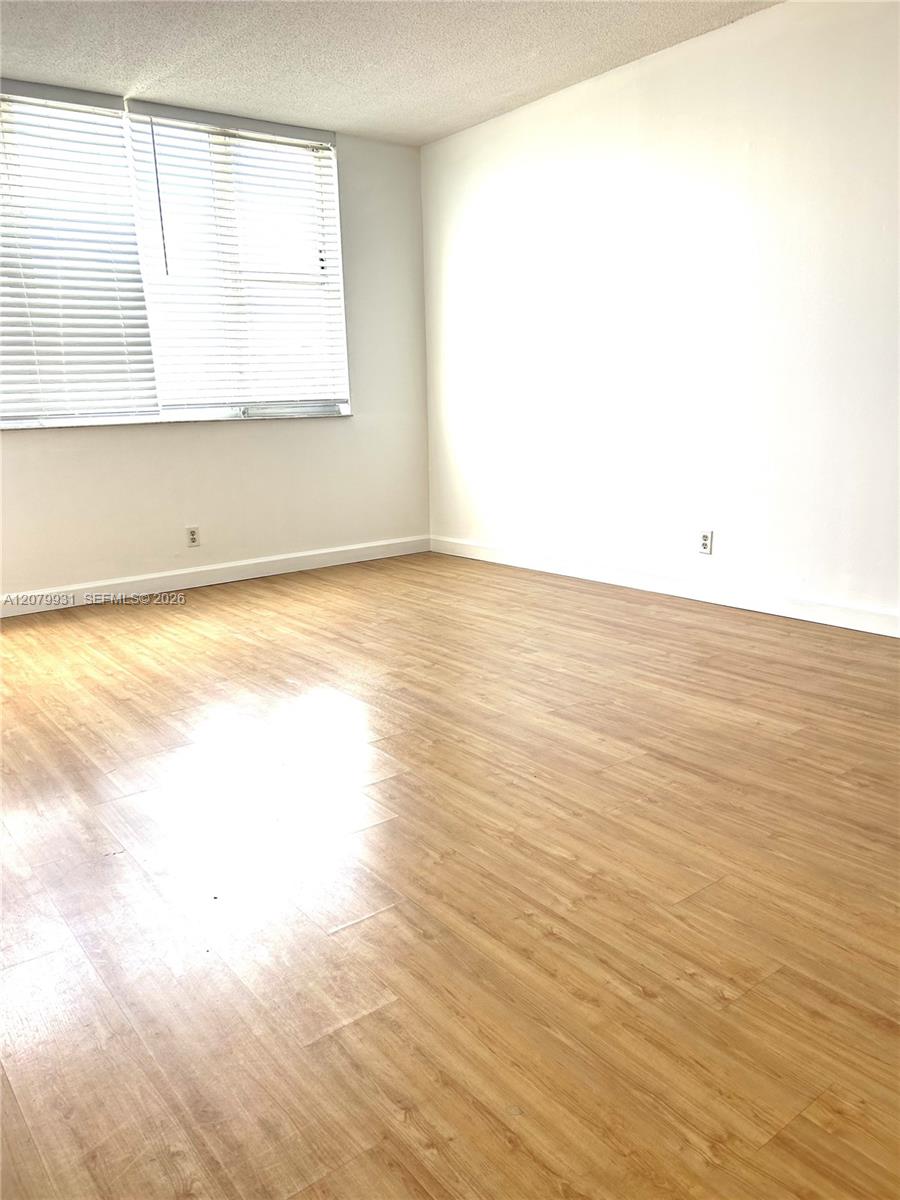 4400 Hillcrest Dr # 402B — Photo 5