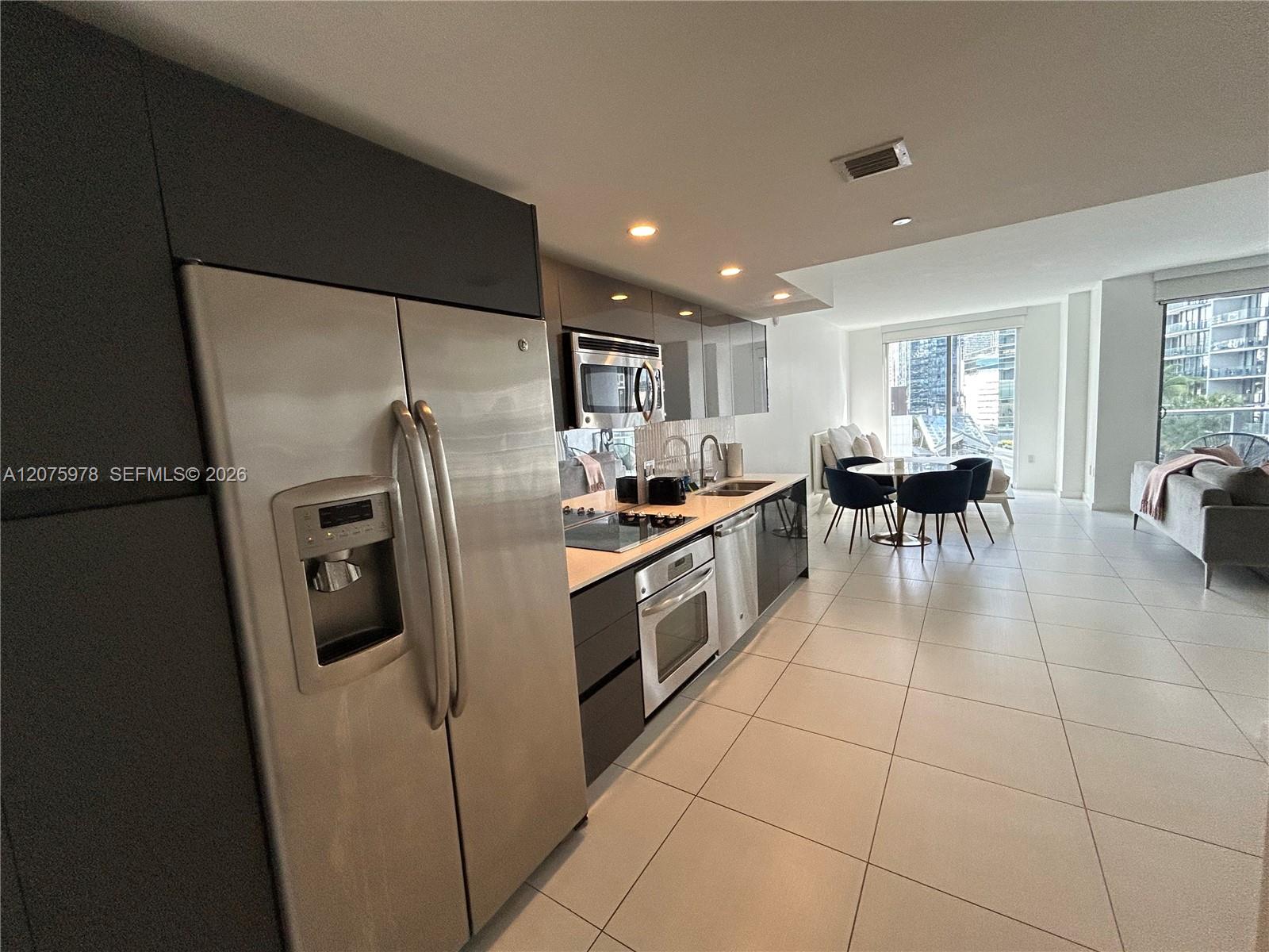 31 SE 6th St # 1703 — Photo 3