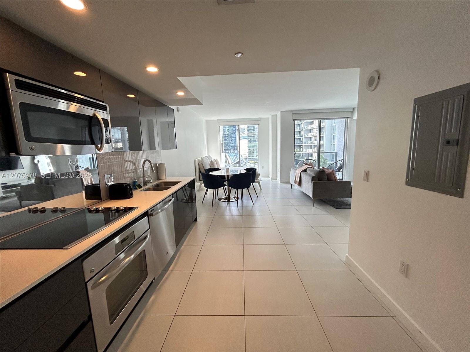 31 SE 6th St # 1703 — Photo 4