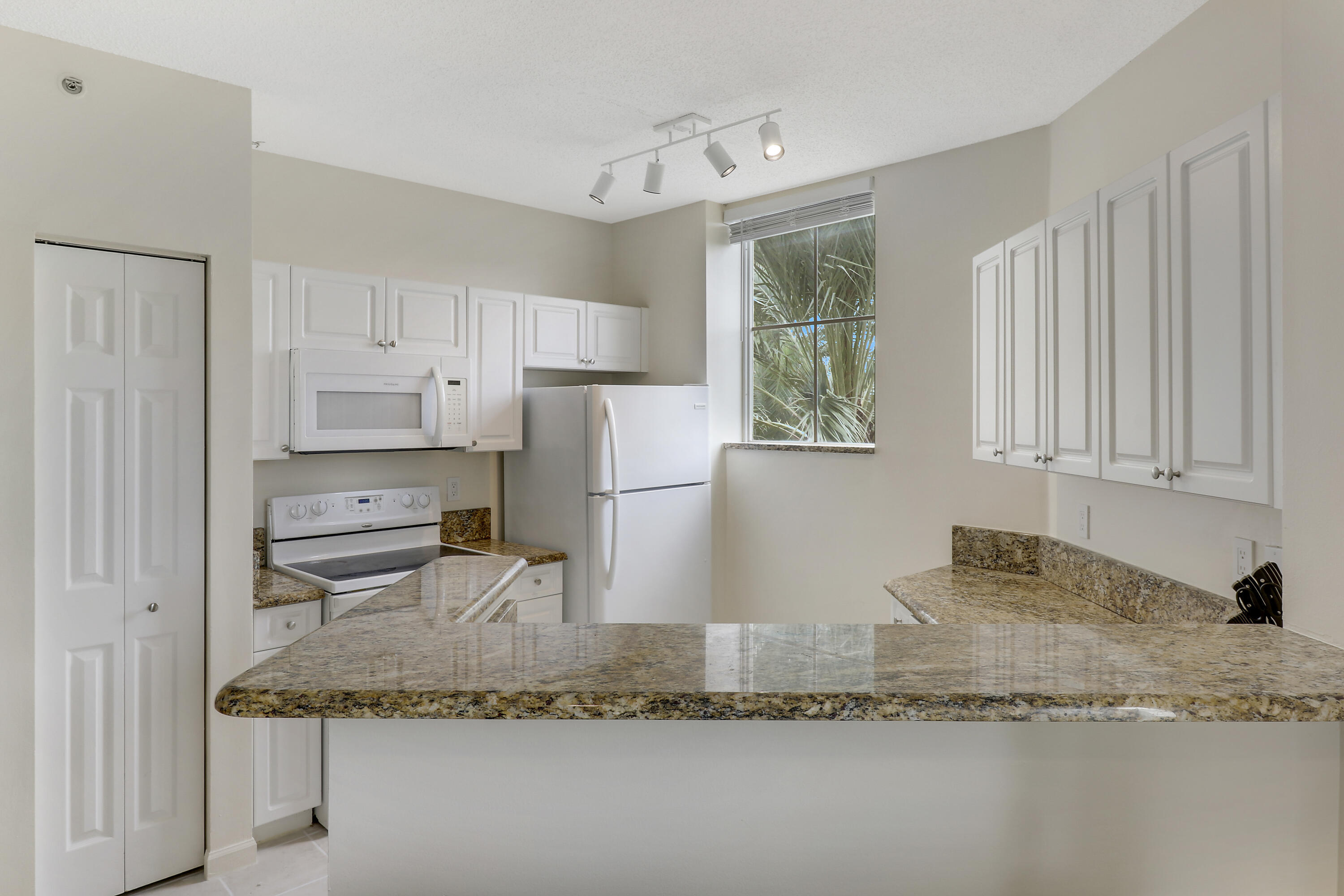 630 S Sapodilla Avenue S # 411 — Photo 3