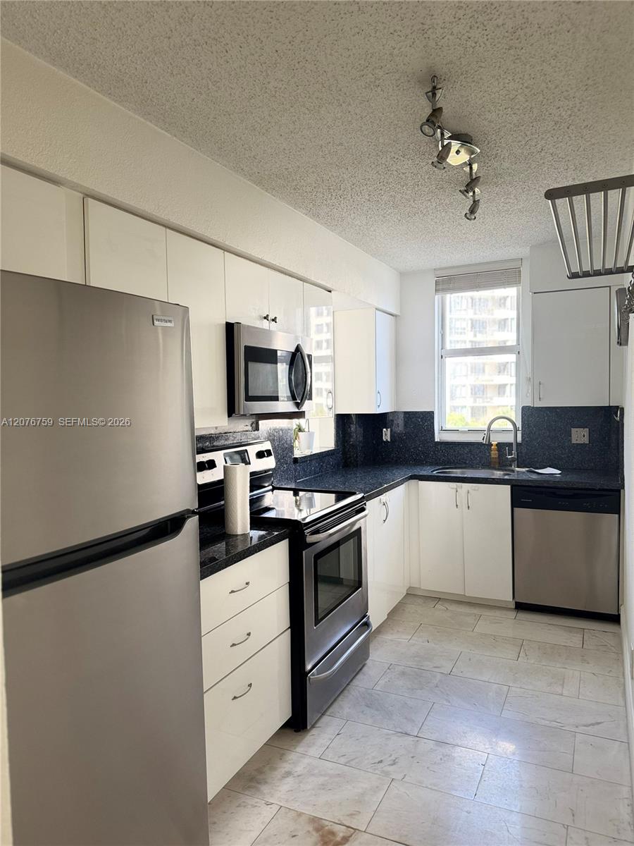770 CLAUGHTON ISLAND DR # 601 — Photo 2