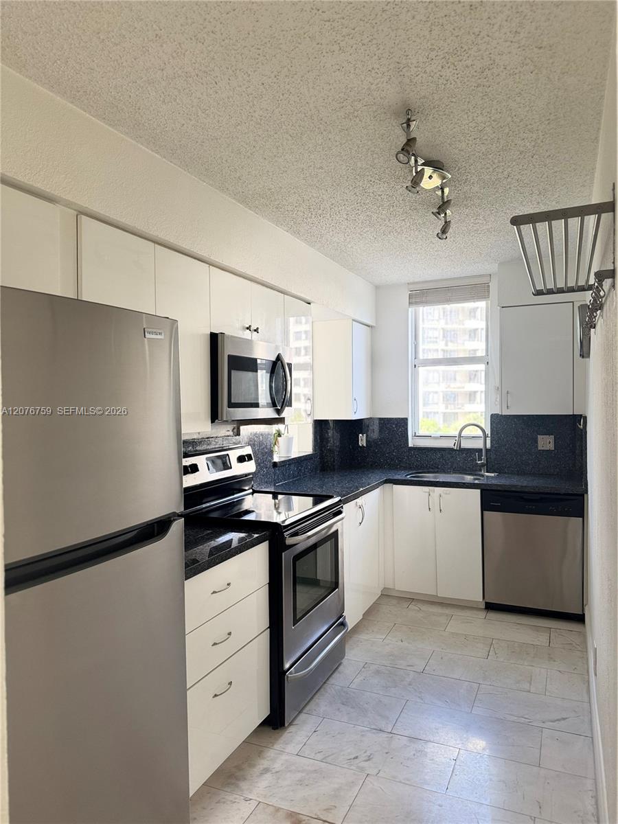 770 CLAUGHTON ISLAND DR # 601 — Photo 3