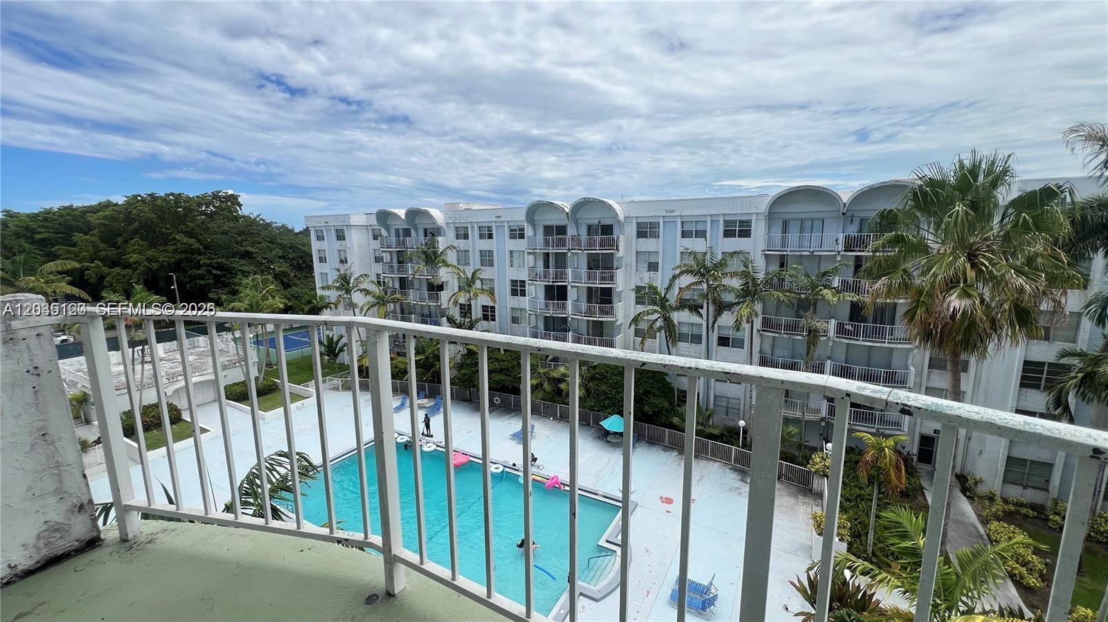 486 NW 165th St Rd # 606, Miami FL 33169