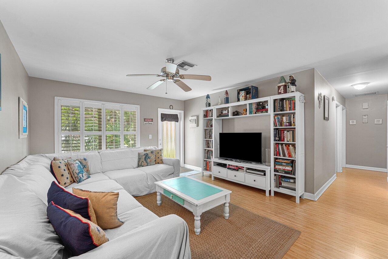 612 NW 7th Court — Photo 4