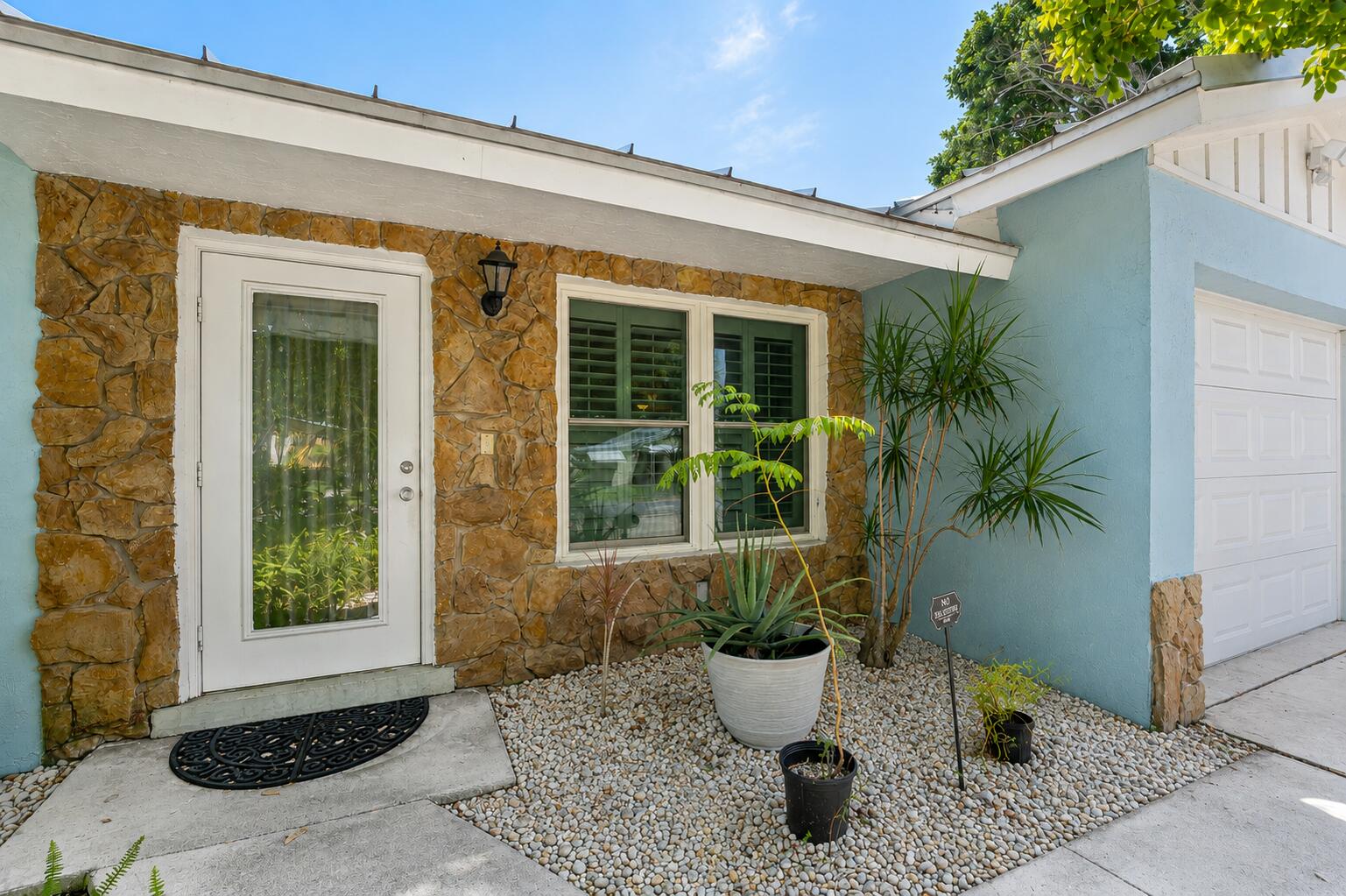 612 NW 7th Court — Photo 3