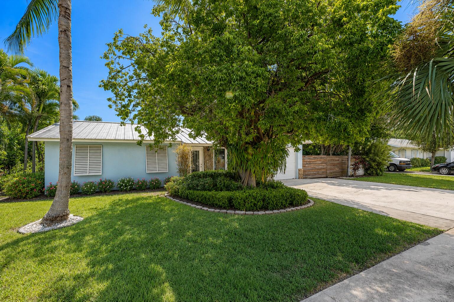 612 NW 7th Court — Photo 2