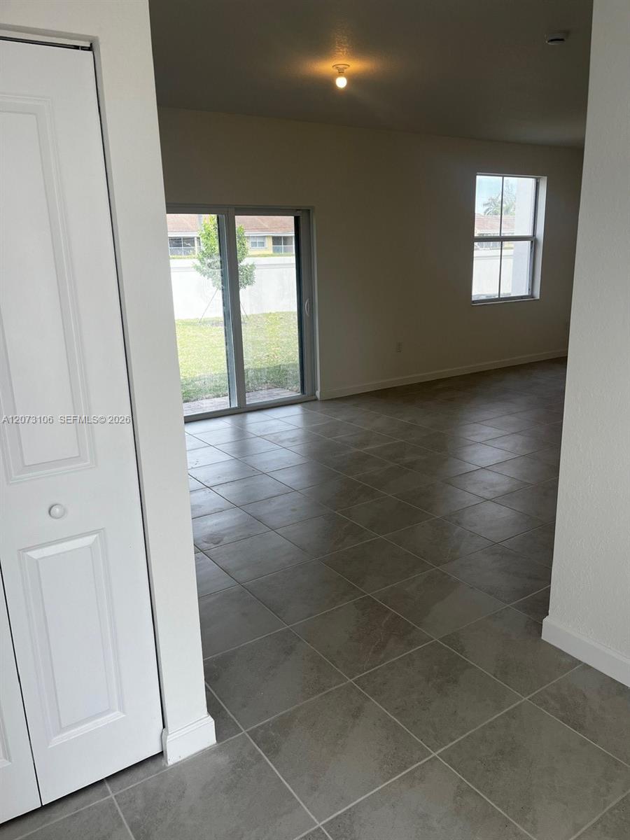 2625 SE 24th Ct — Photo 4