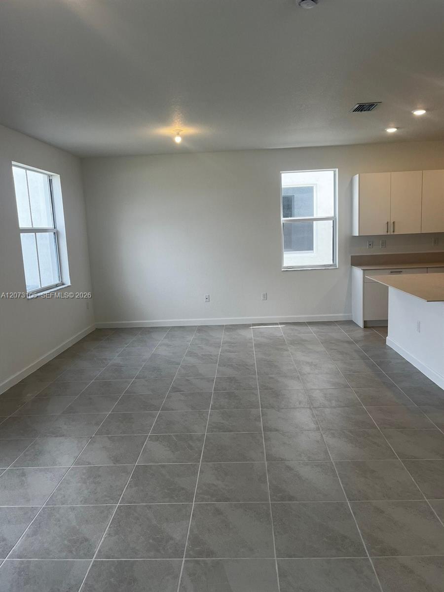 2625 SE 24th Ct — Photo 5