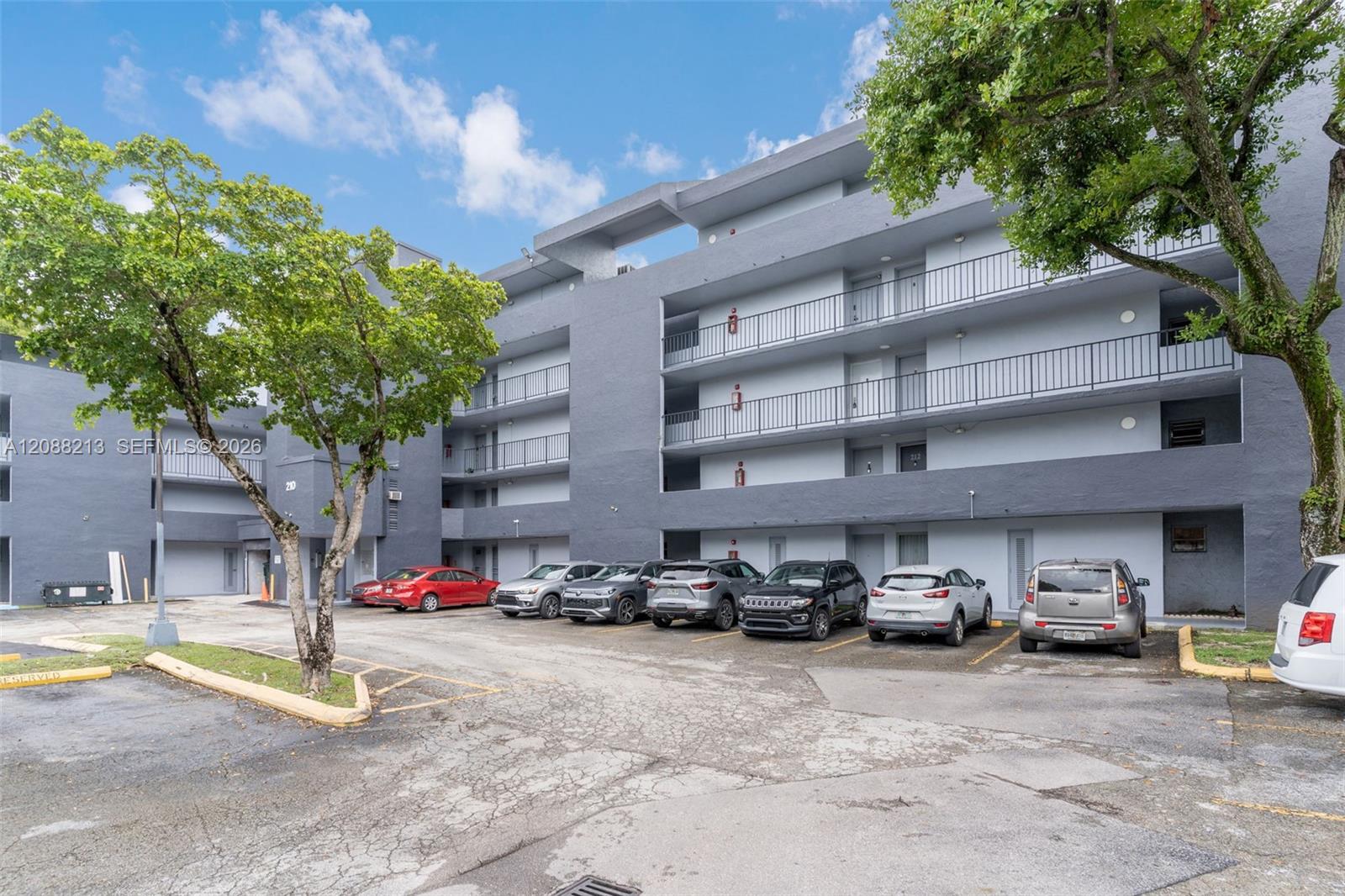 210 Fontainebleau Blvd # 410 — Photo 2