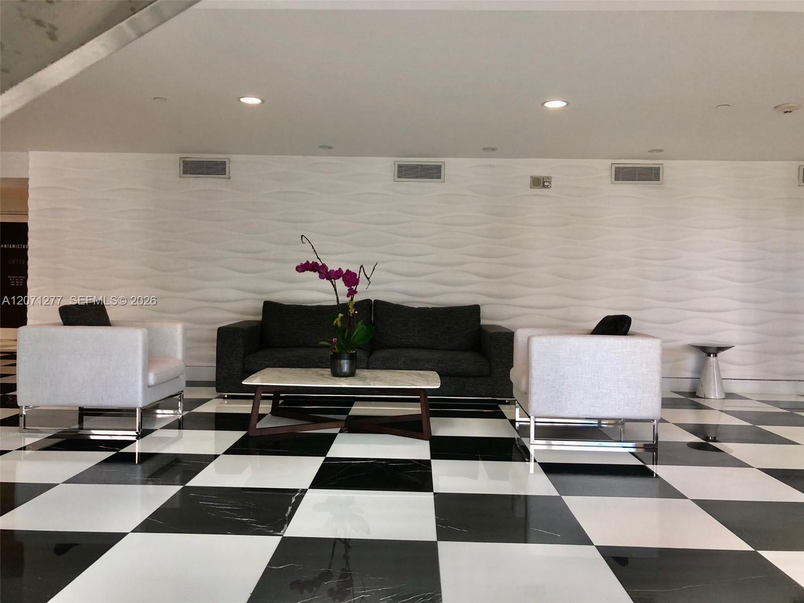 1800 N Bayshore Dr # 814 — Photo 4