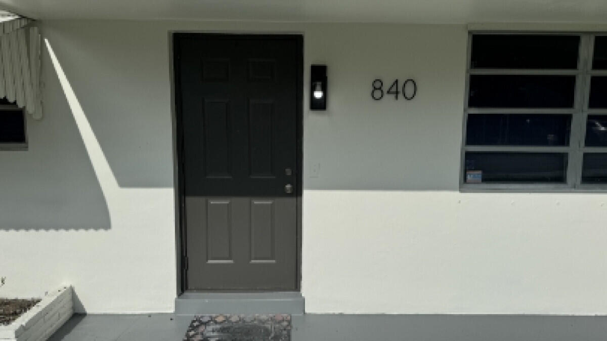 842 S 63rd Avenue — Photo 4