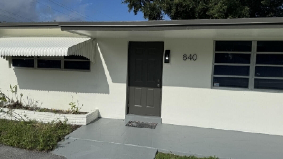 842 S 63rd Avenue — Photo 3
