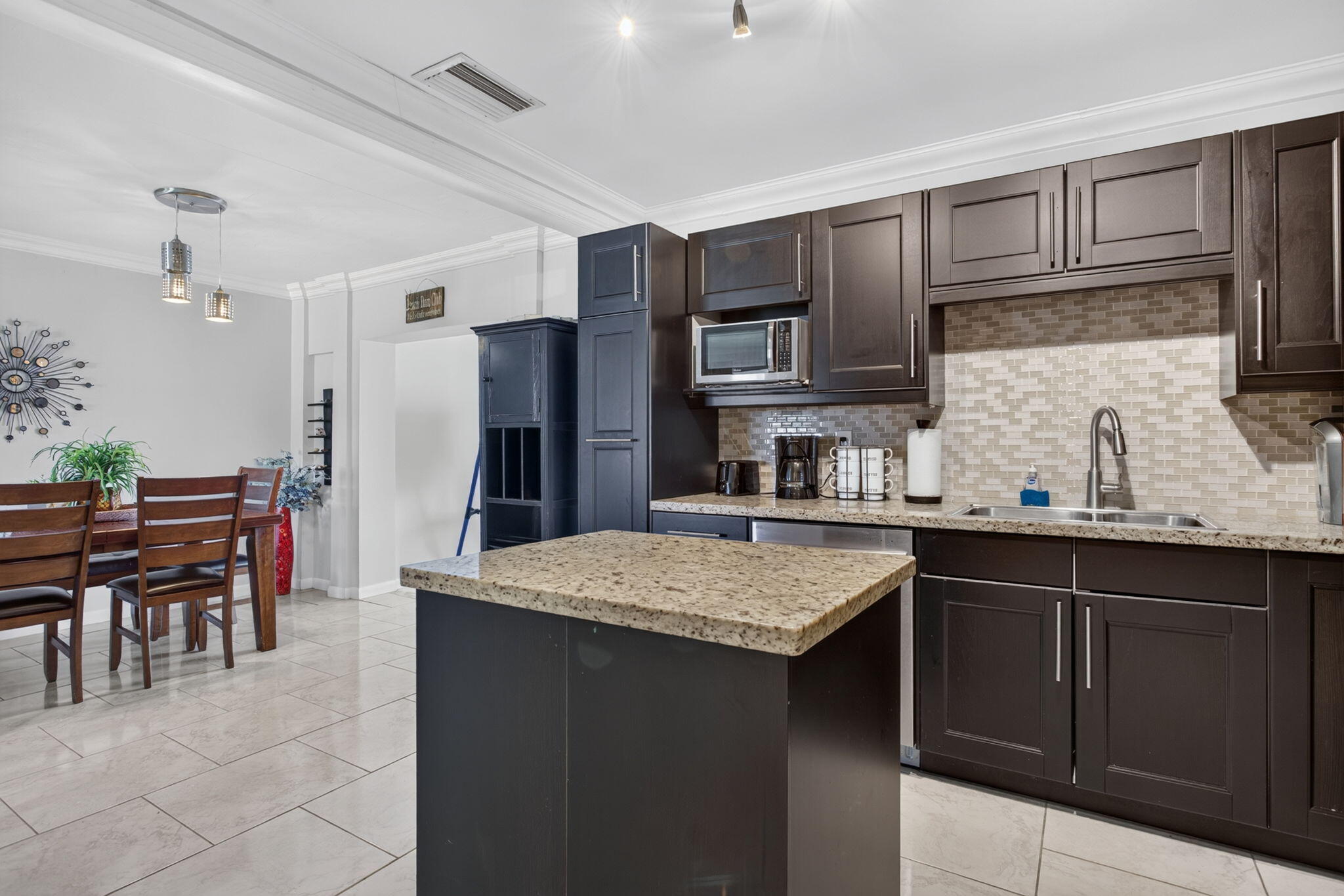 1520 NE 34TH Court — Photo 4