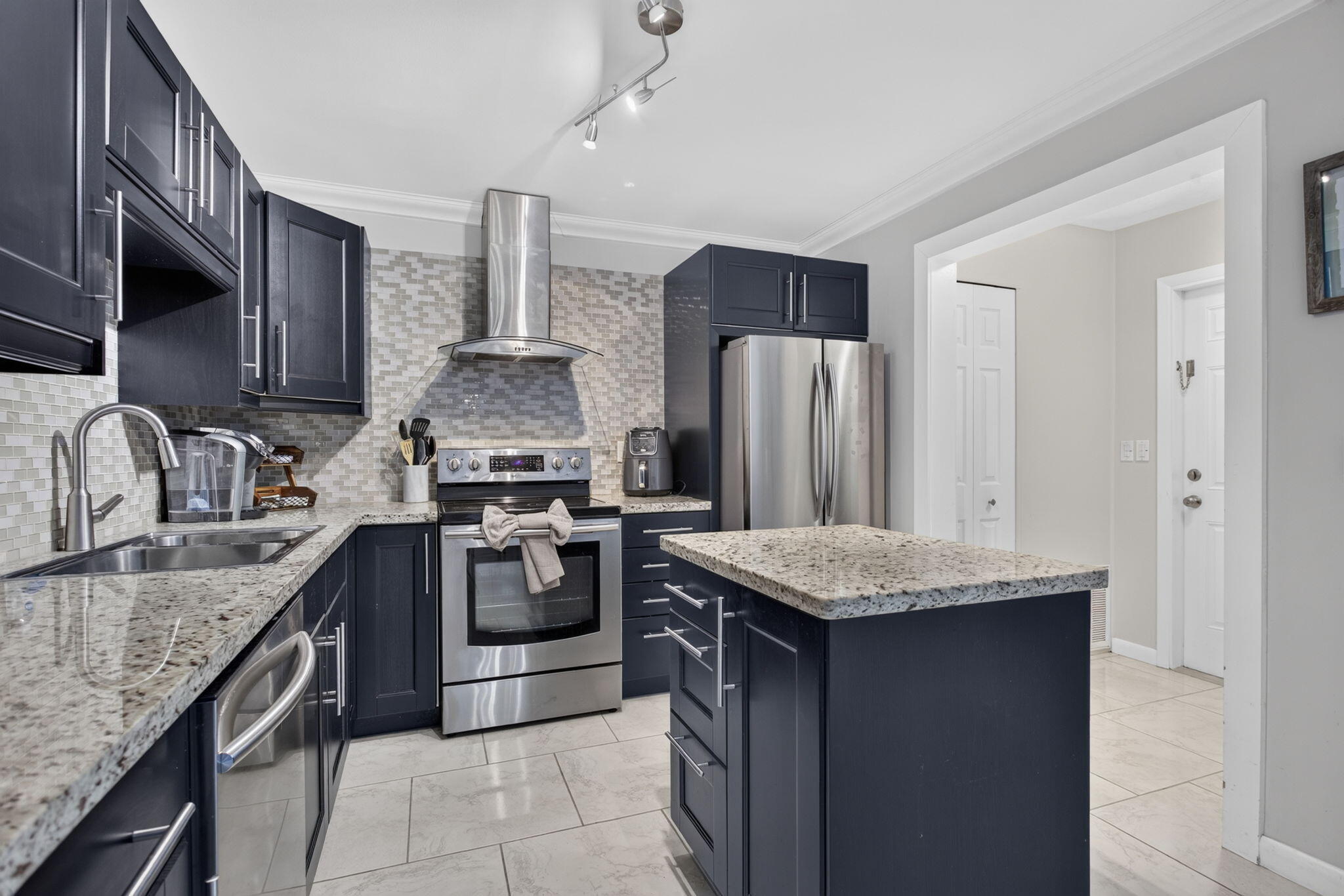 1520 NE 34TH Court — Photo 3