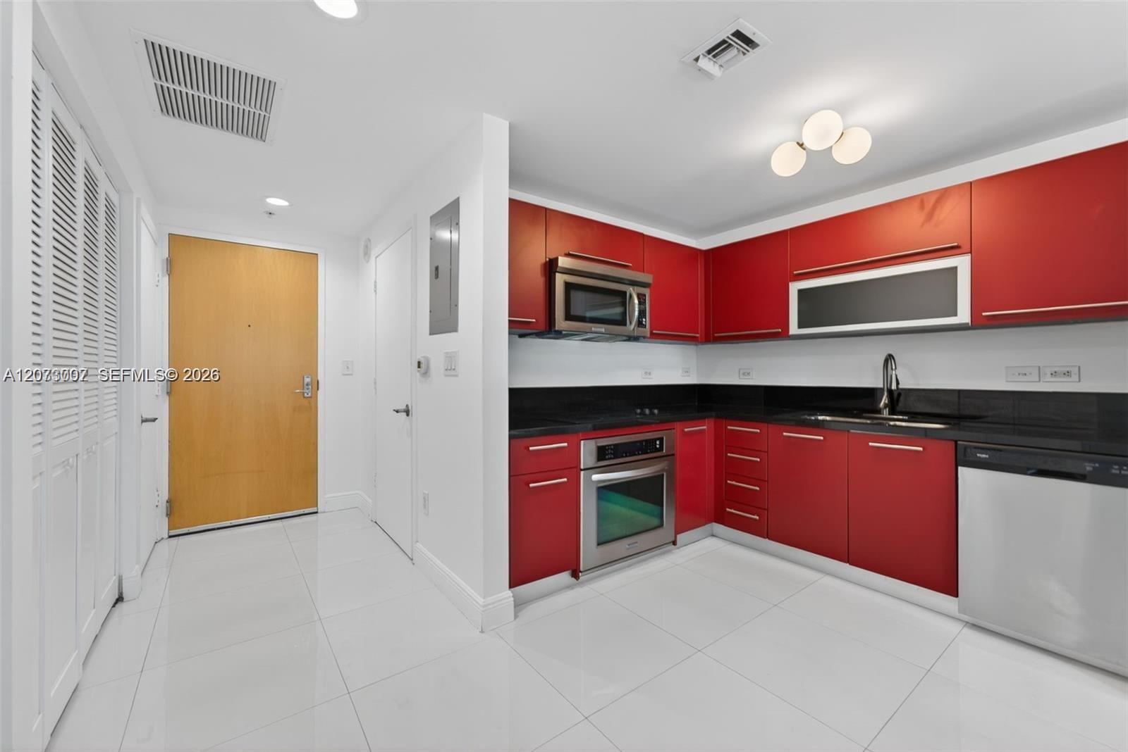 253 NE 2nd St # 424 — Photo 3