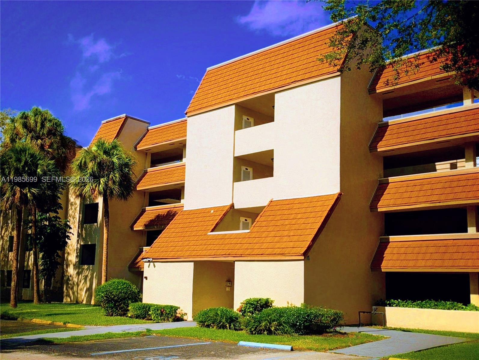 601 Ives Dairy Rd # 8, Miami FL 33179