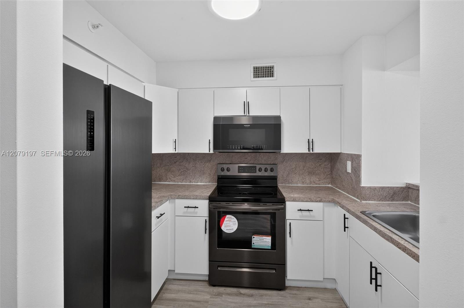 501 SW 1st St # 607 — Photo 3