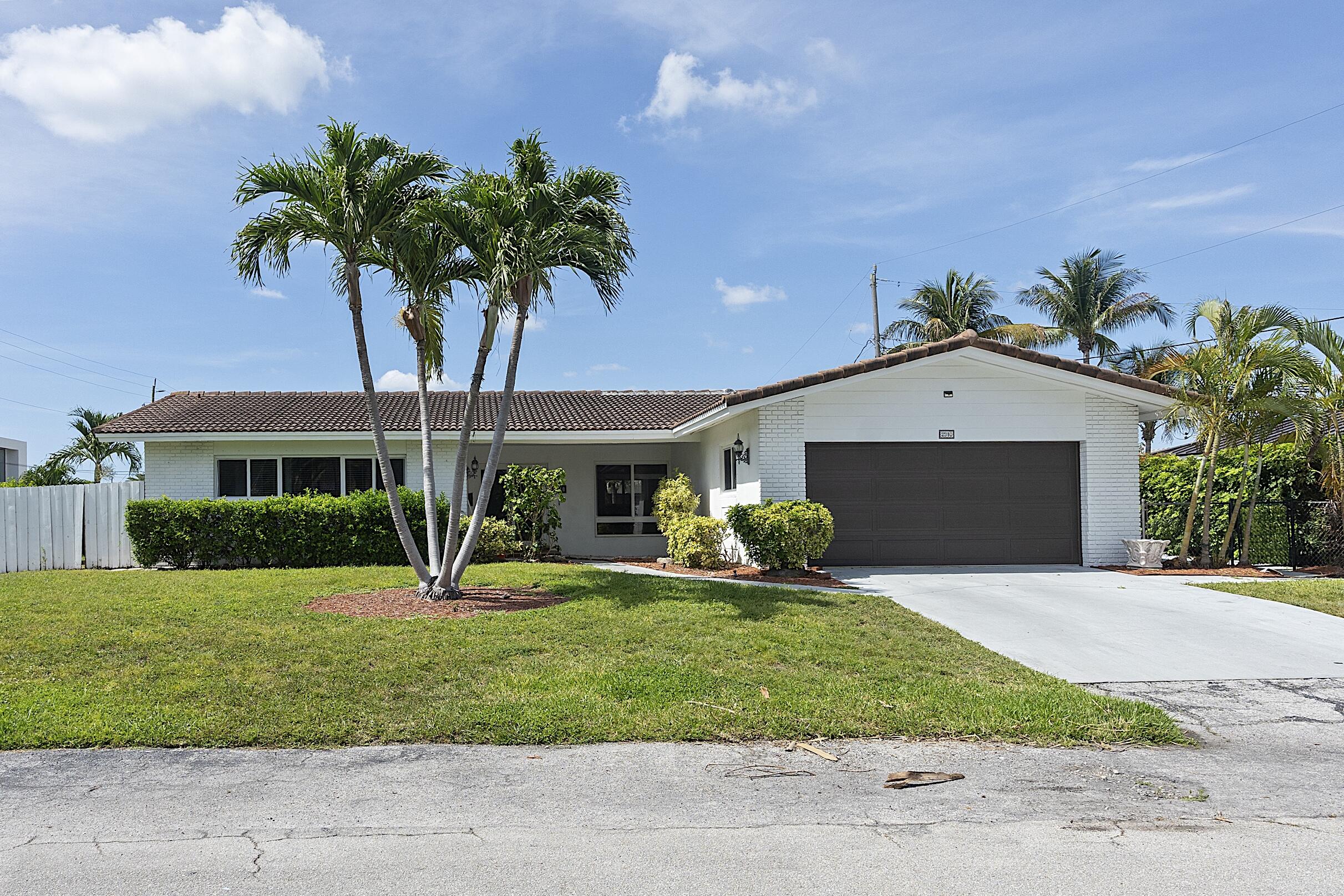 2910 NE 40th Court, Lighthouse Point FL 33064