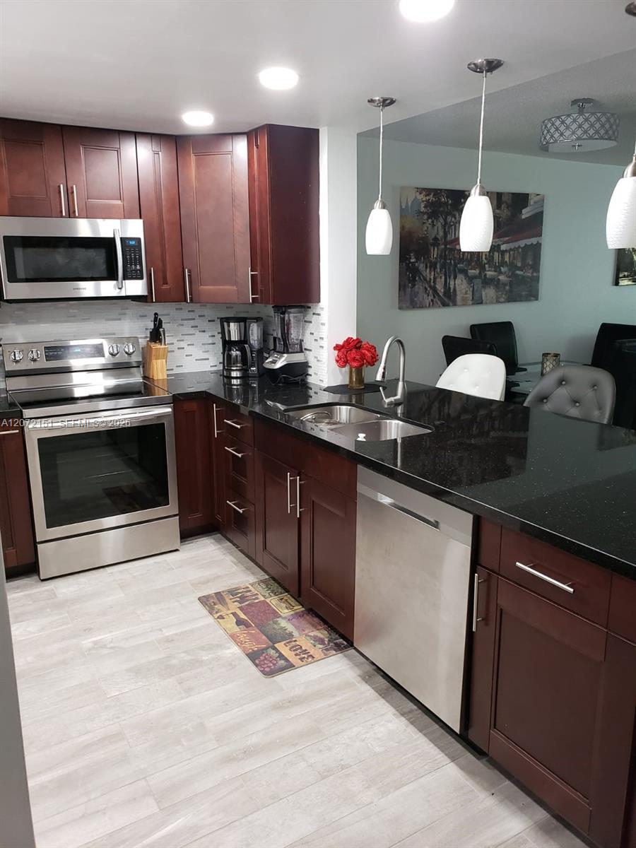 900 NE 12th Ave # 302 — Photo 2