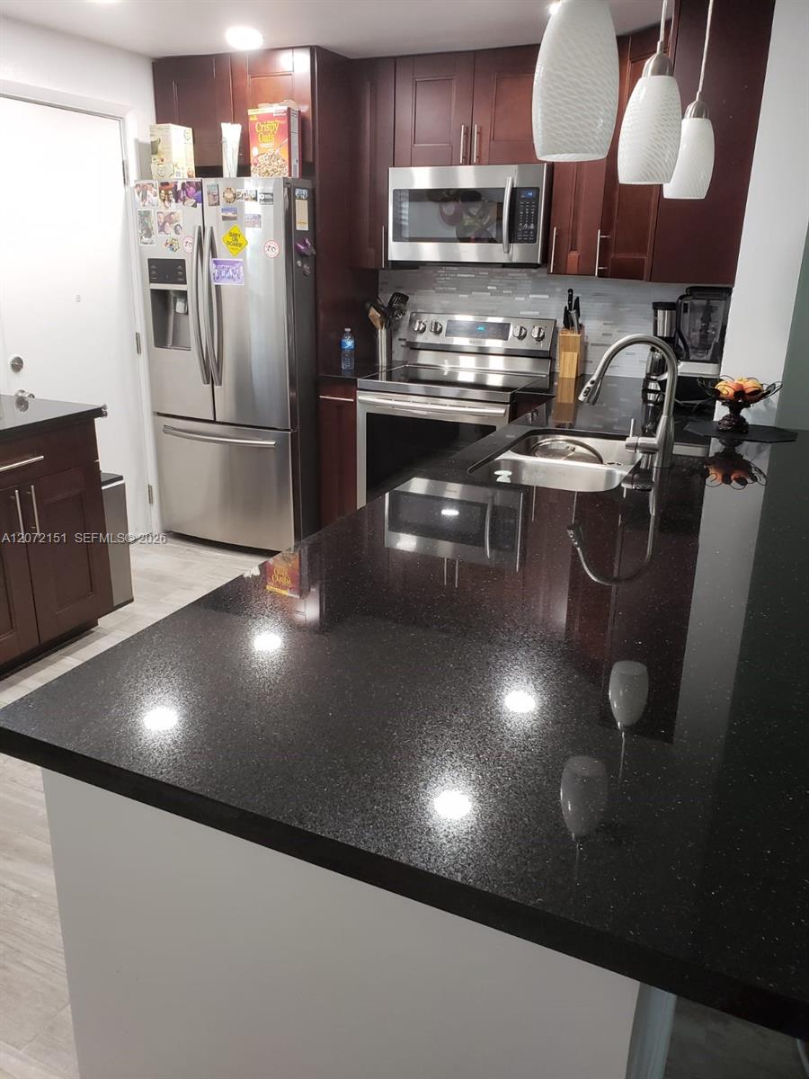 900 NE 12th Ave # 302 — Photo 3