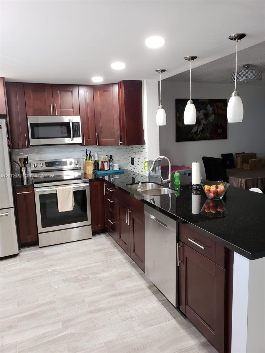 900 NE 12th Ave # 302 — Photo 4