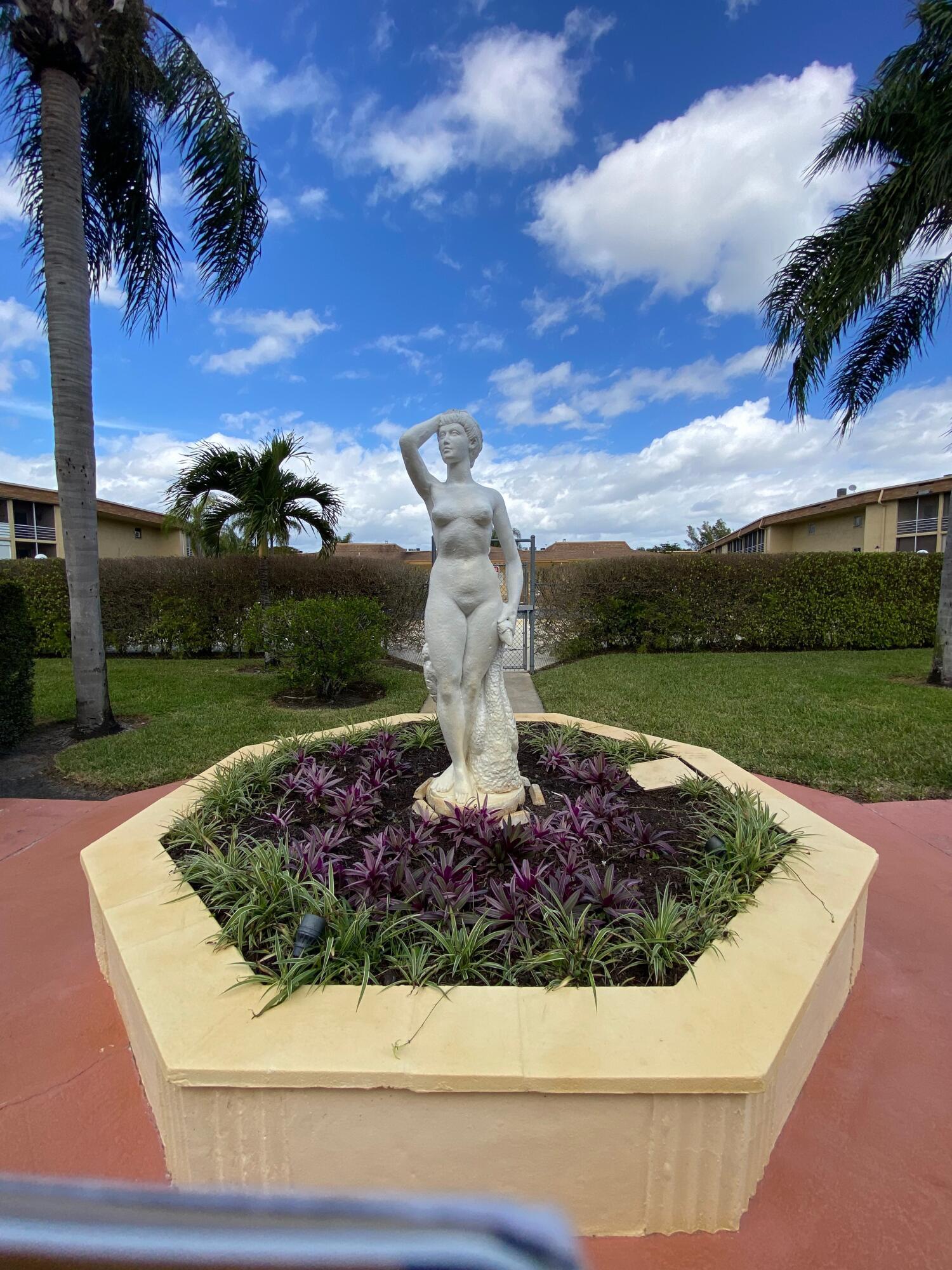 500 VILLAGE GREEN Circle W # 310 — Photo 4