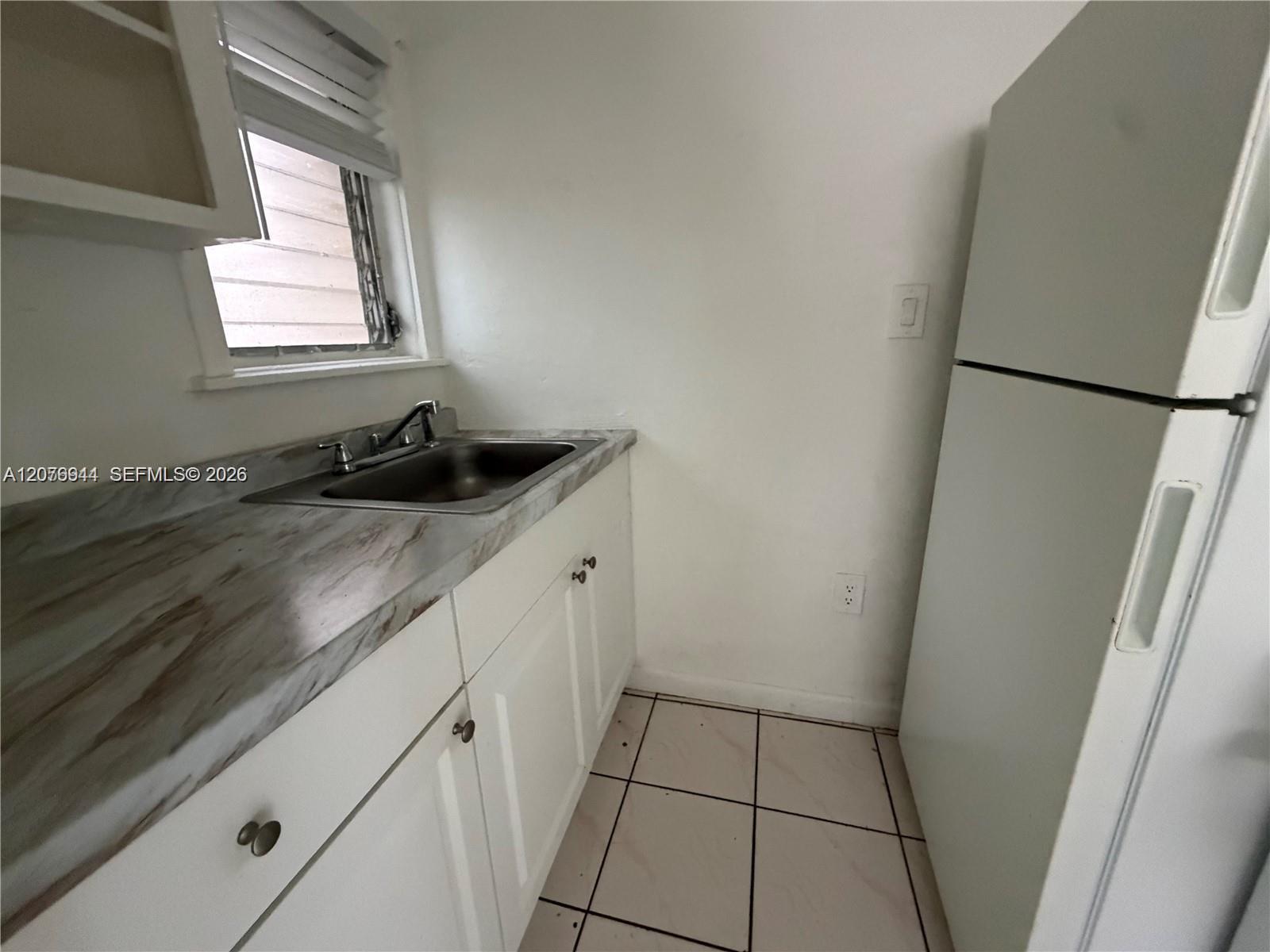 2430 SW 25th Ter # 3 — Photo 4
