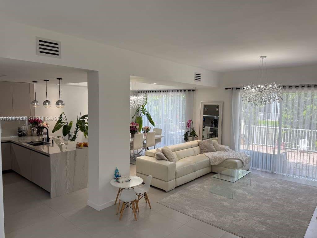 3123 NE 210th St, Aventura FL 33180