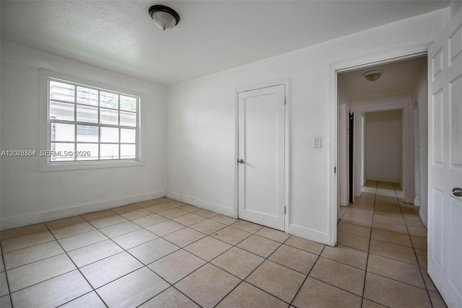 2800 SW 16th Ter — Photo 4
