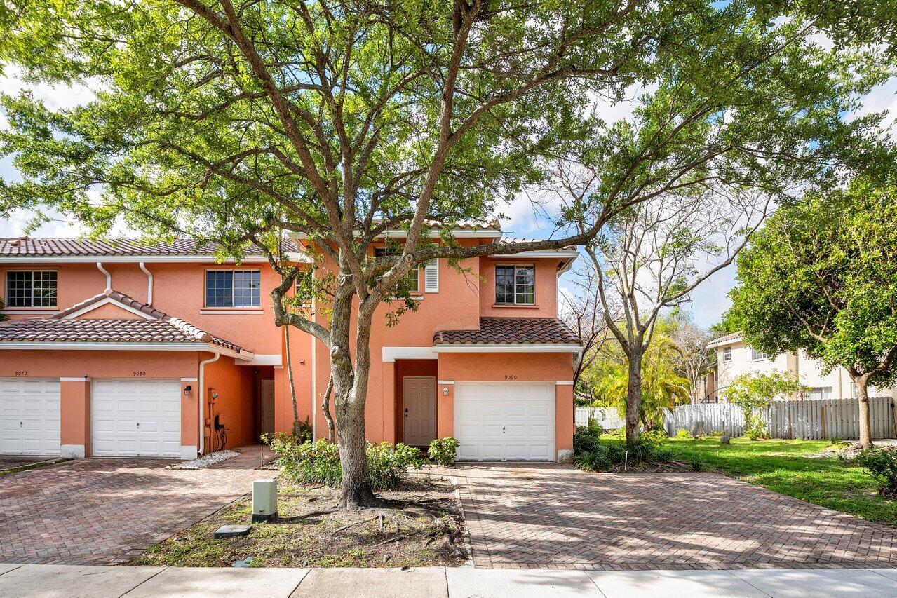 9090 NW 40th Place, Sunrise FL 33351