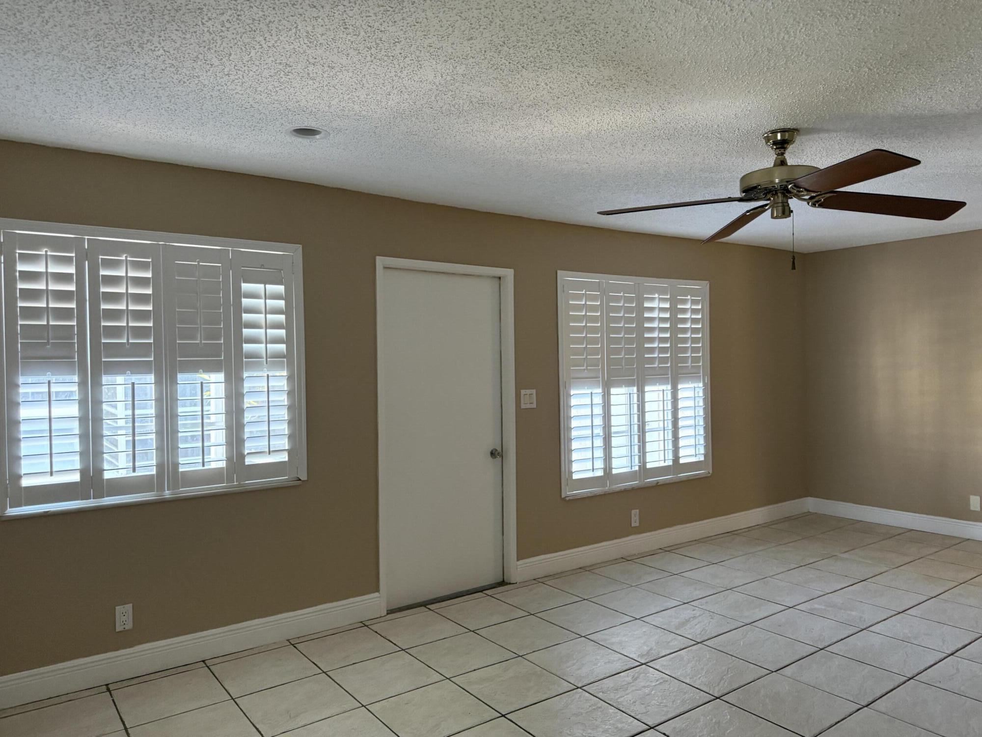 320 SE 10TH Avenue # C — Photo 4