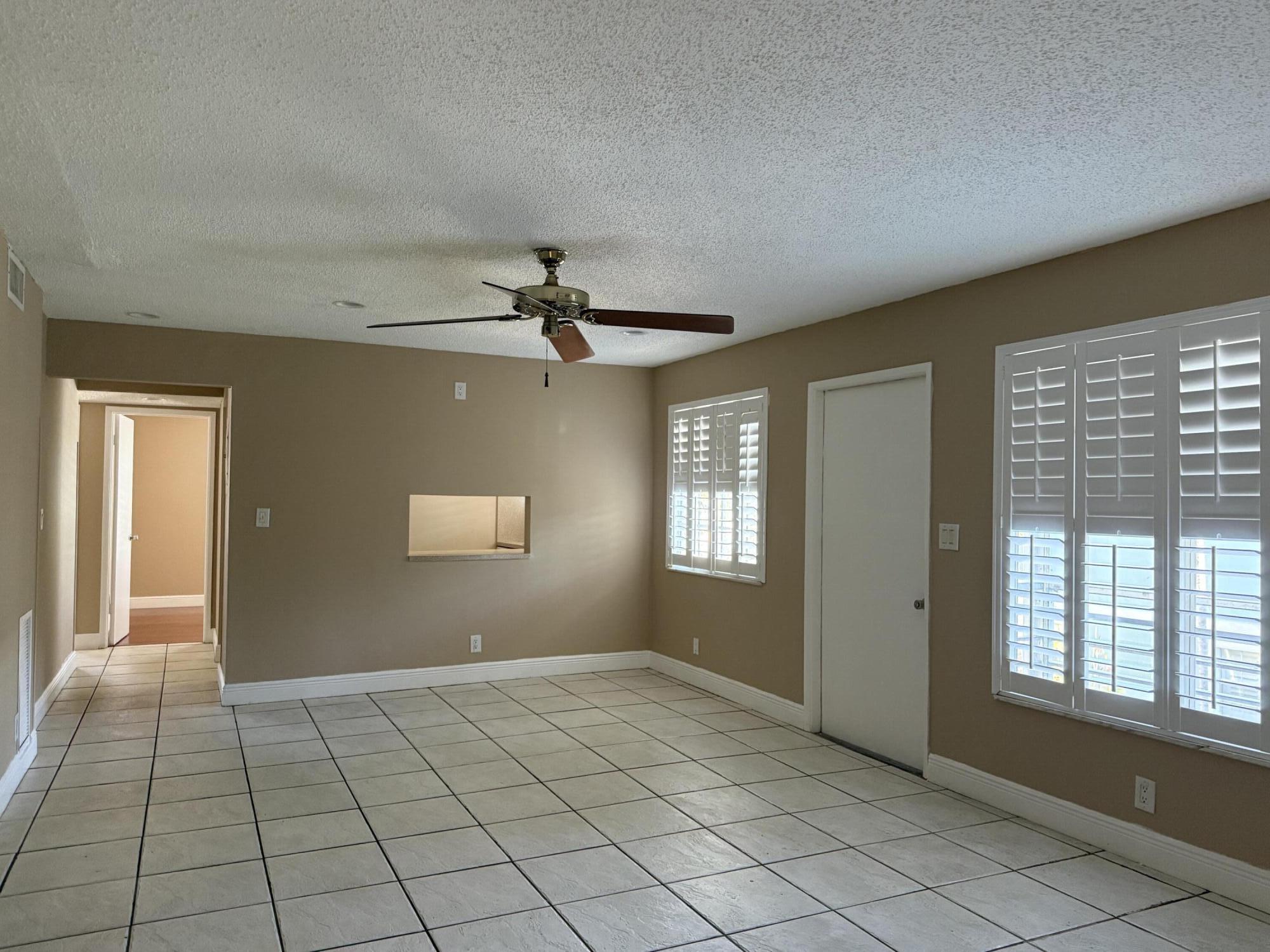 320 SE 10TH Avenue # C — Photo 3