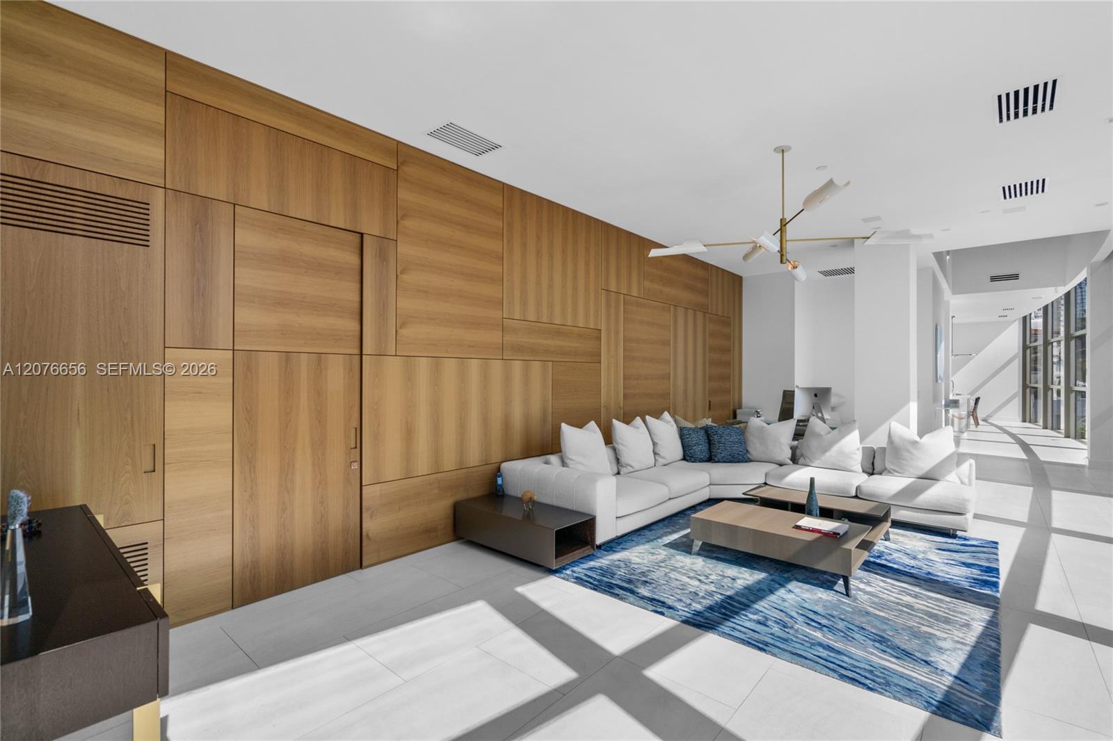 5875 Collins Ave # 401 — Photo 3