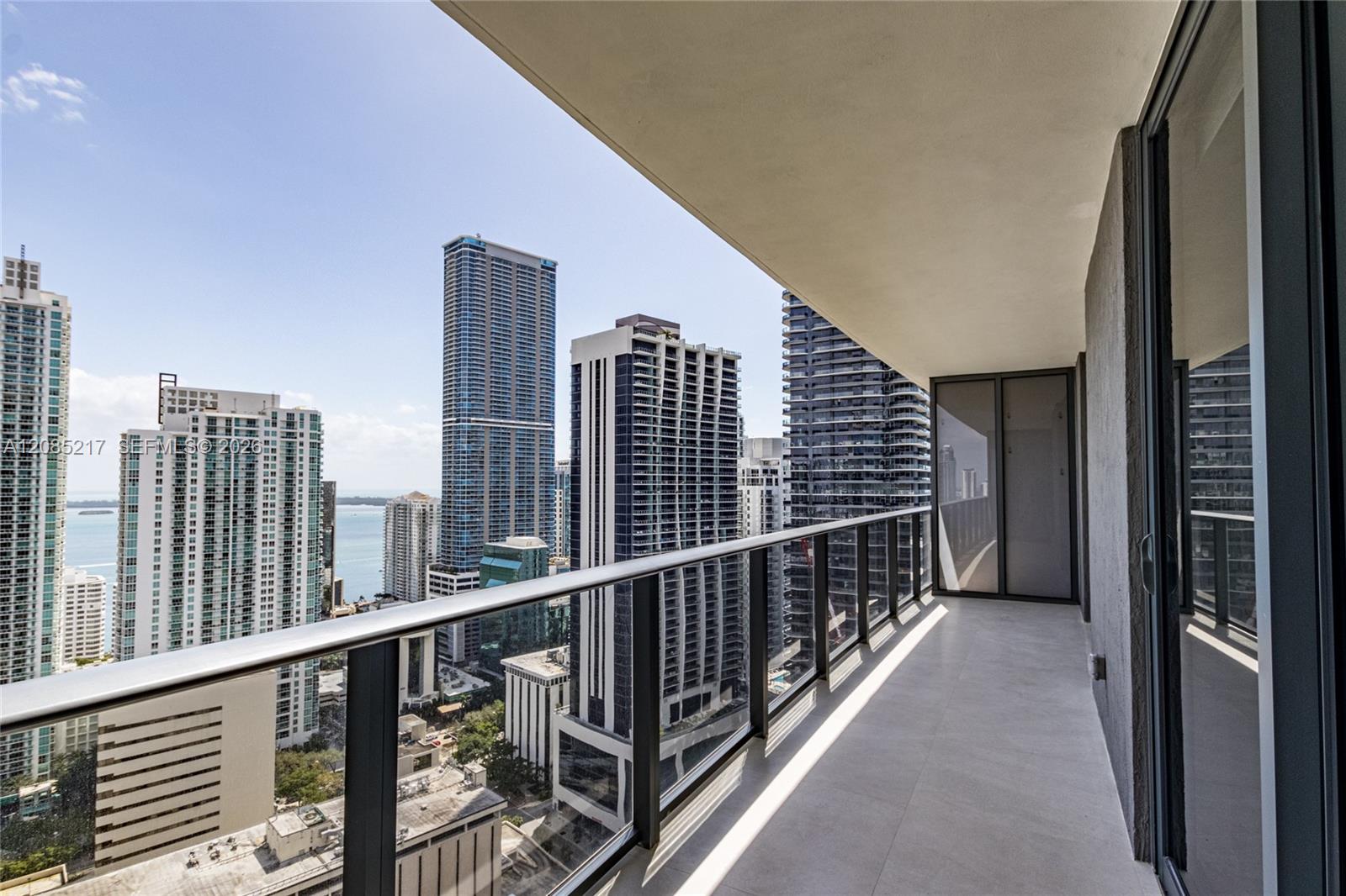 45 SW 9th St # 3302 — Photo 2