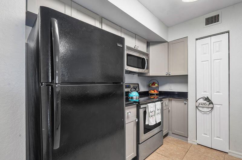 7103-kitchen2