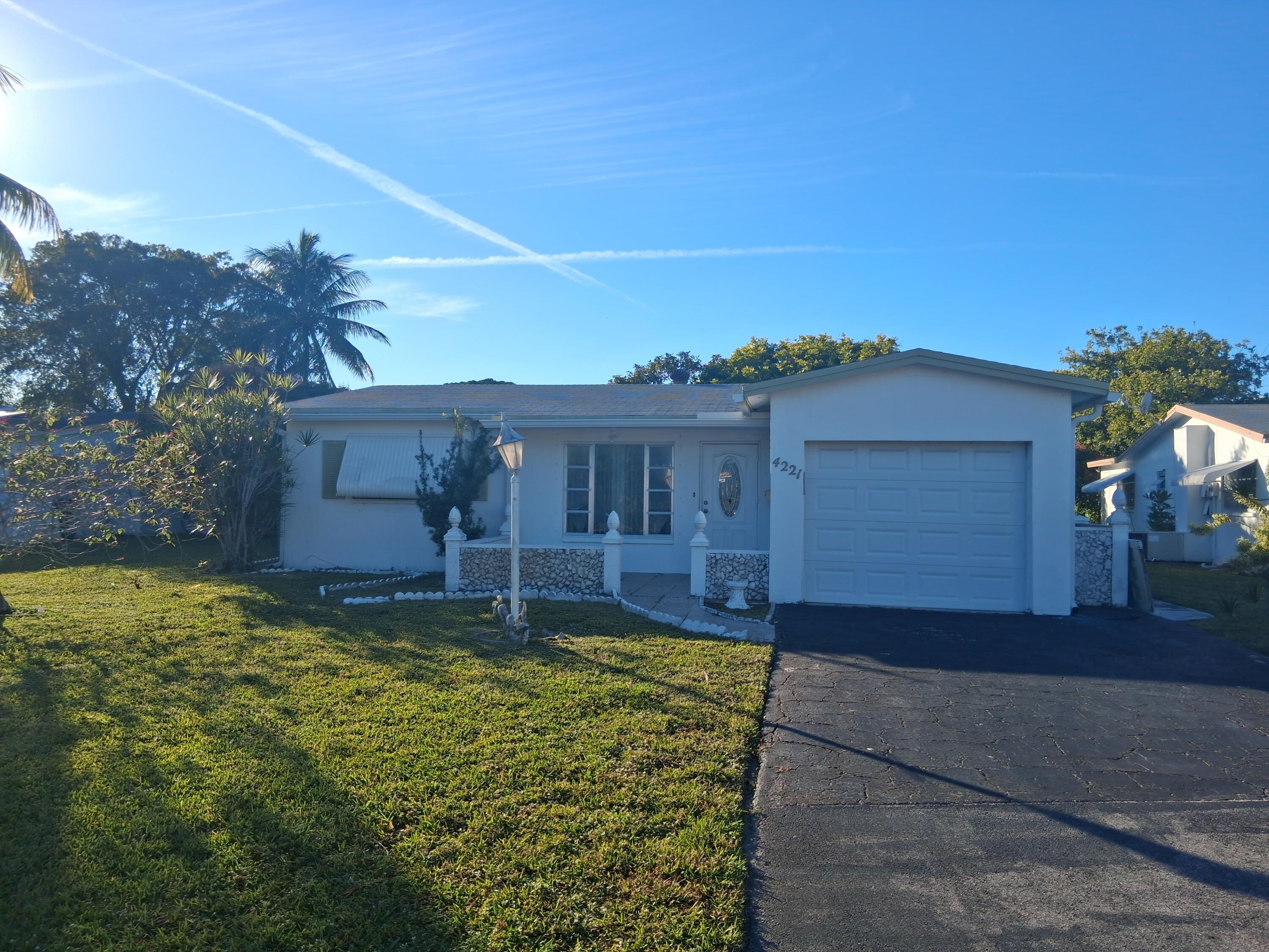 4221 NW 51st Avenue NE — Photo 3