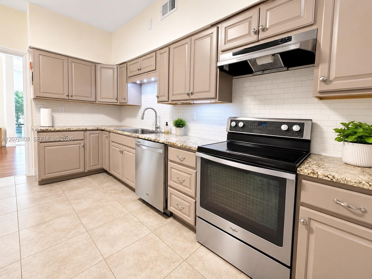 9400 E Bay Harbor Dr # 3 — Photo 3