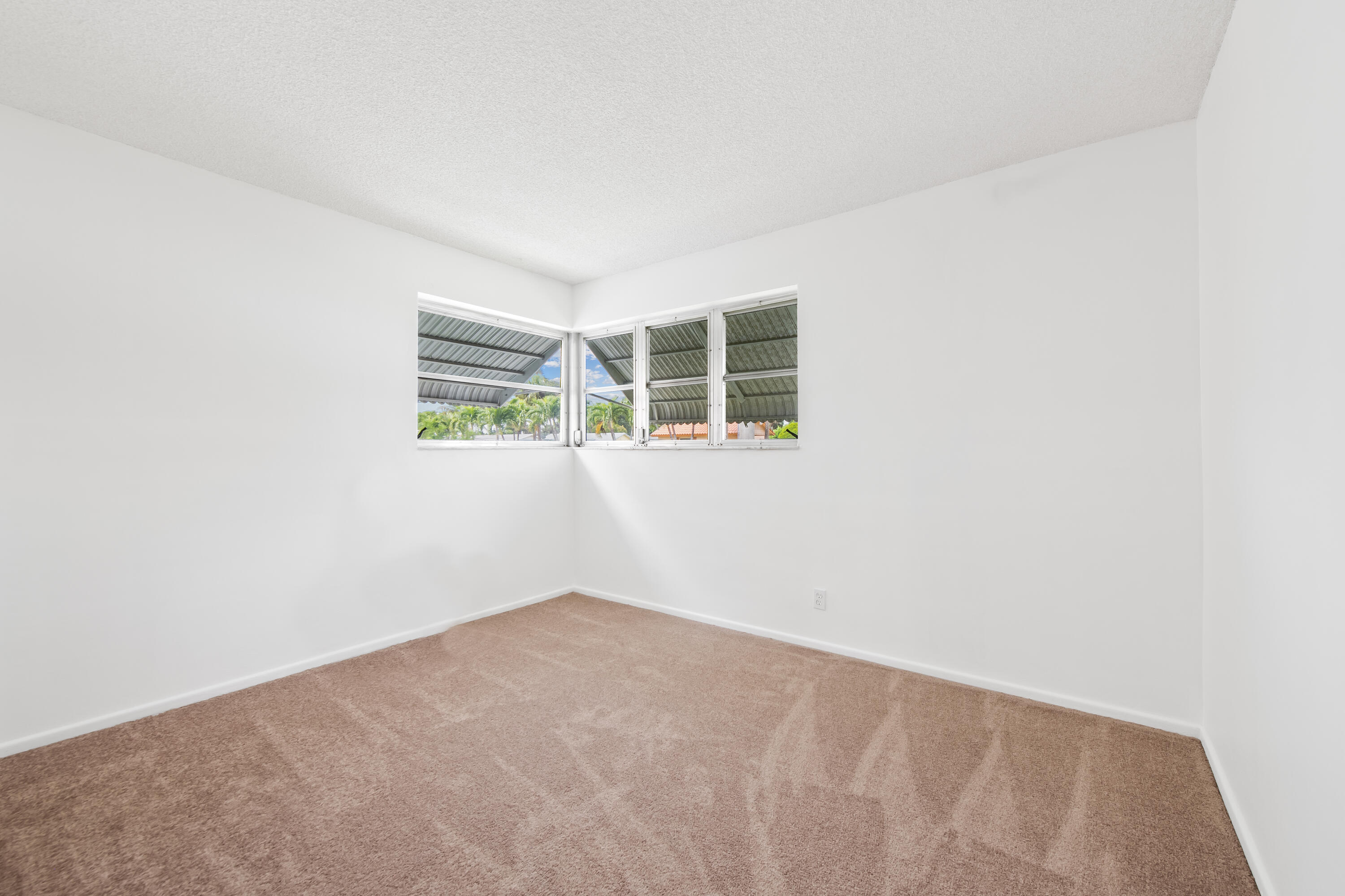 4524 NW 43rd Avenue — Photo 4
