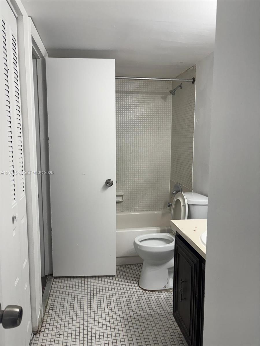 486 NW 165th St Rd # 308 — Photo 5