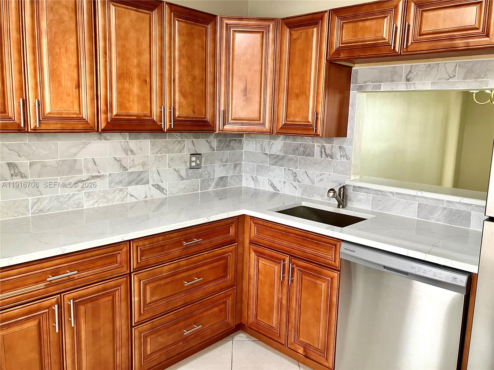 4270 NW 40th St # 103, Lauderdale Lakes FL 33319